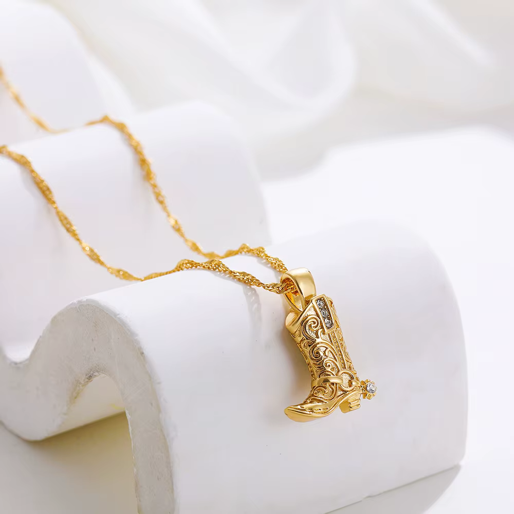Collier pendentif botte de cowboy western couleur or