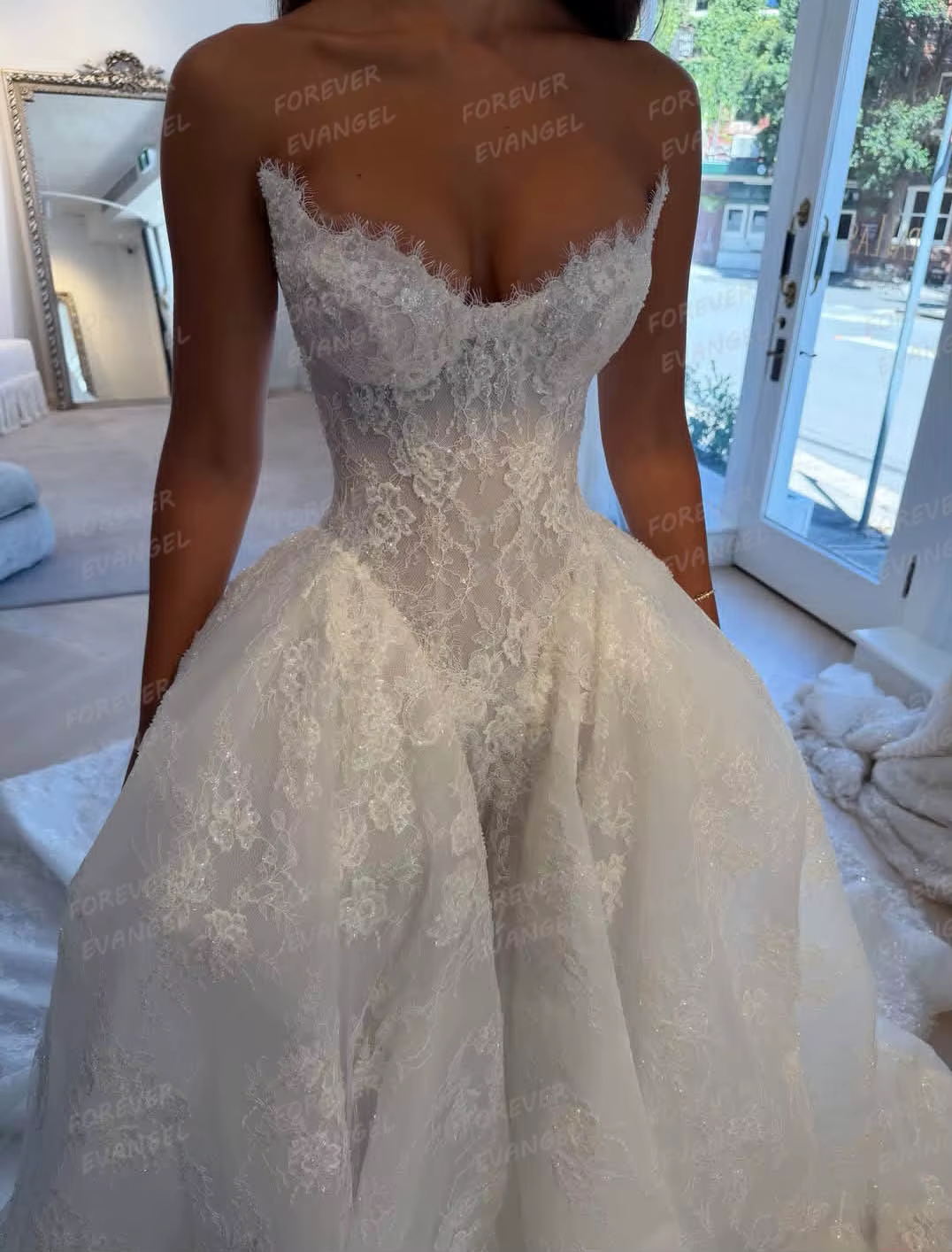 Robes de mariée simples en dentelle coupe trapèze