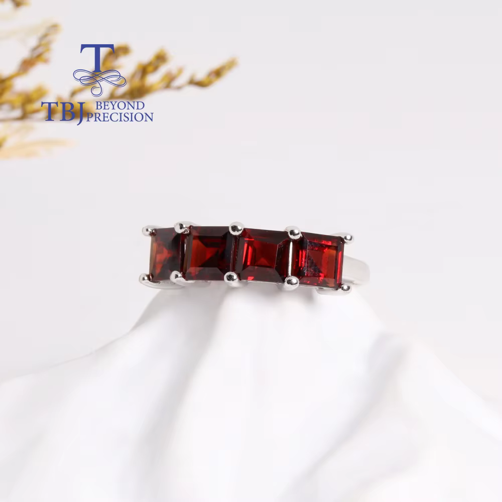 Bague en grenat naturel au design magnifique pour femme