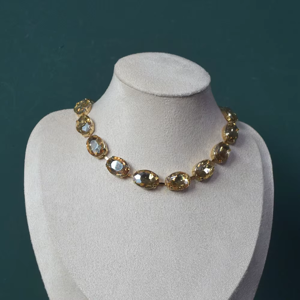 Collier court incrusté de cristal de verre brillant pour femmes