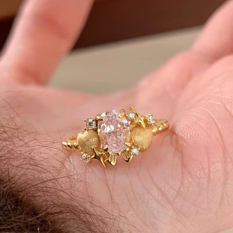 Bague de fiançailles romantique en diamant rose