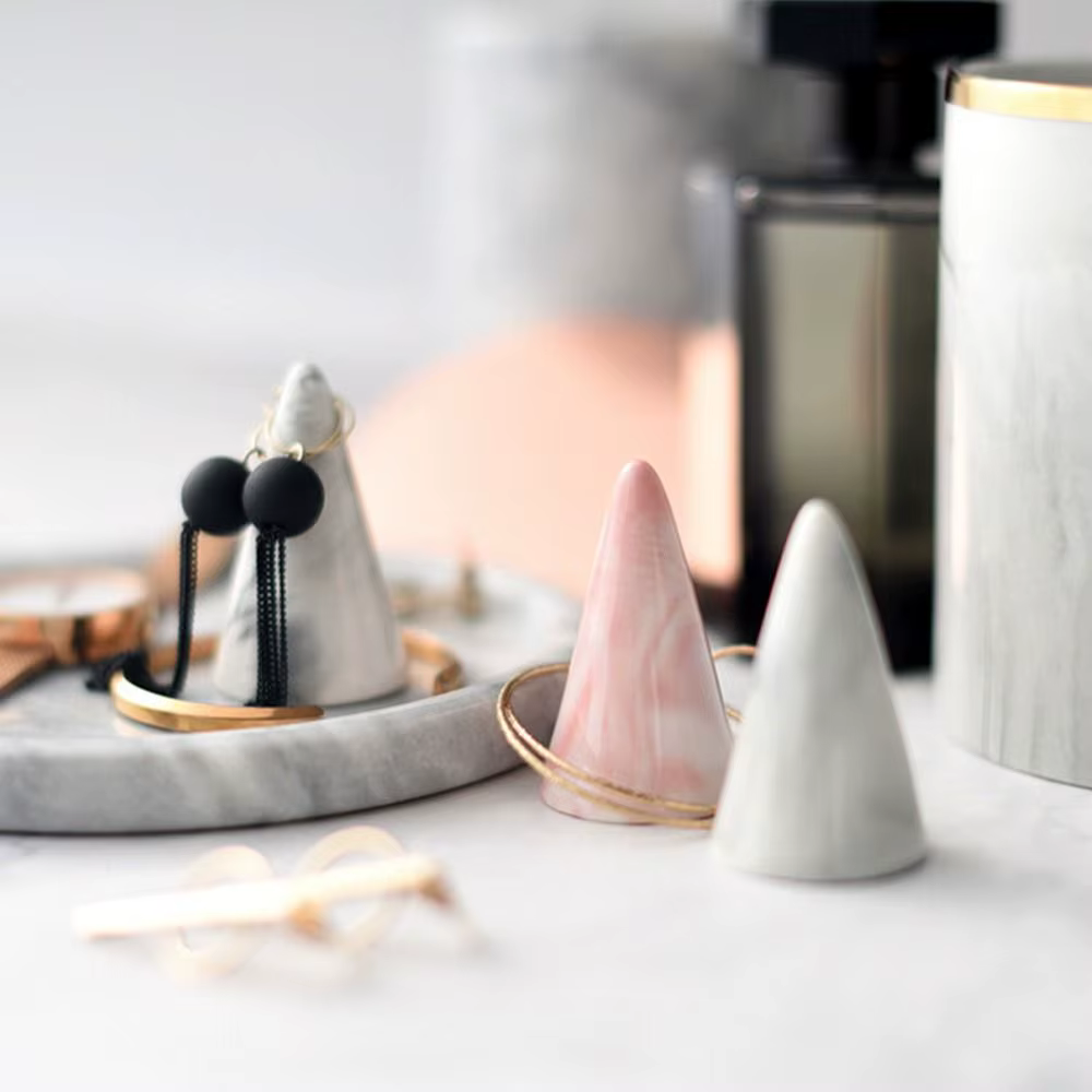 Porte-bague en céramique en forme de cône