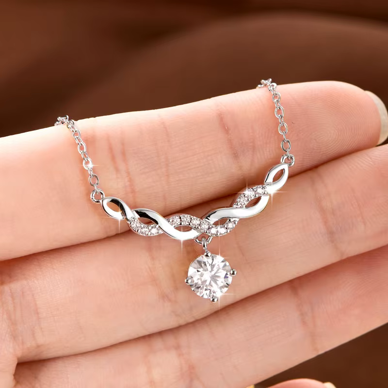 Collier pendentif IOGOU en moissanite couleur D de 6