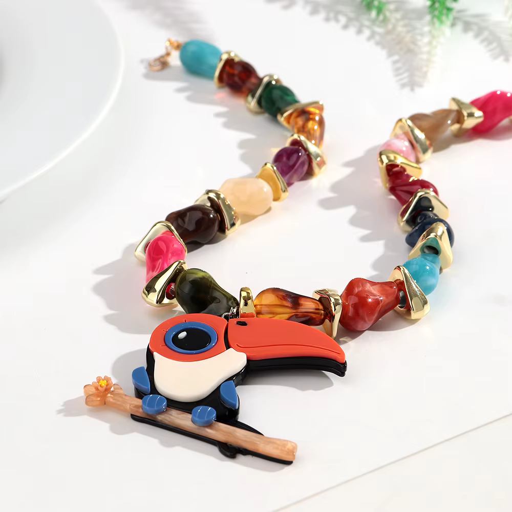 Nouveau Collier Pendentif Tucan Tendance en Acrylique pour Femme
