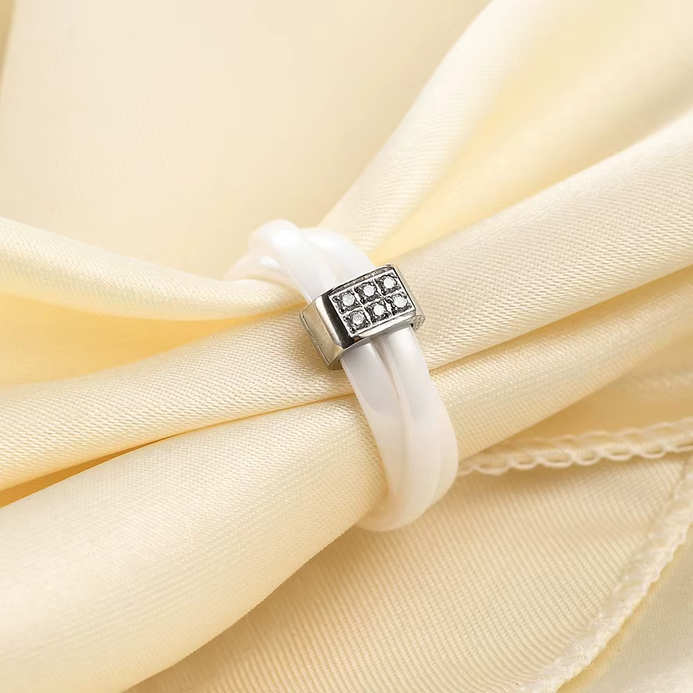 Bague à trois anneaux en céramique noire et blanche sertie de diamants à double rangée de 8MM pour couples
