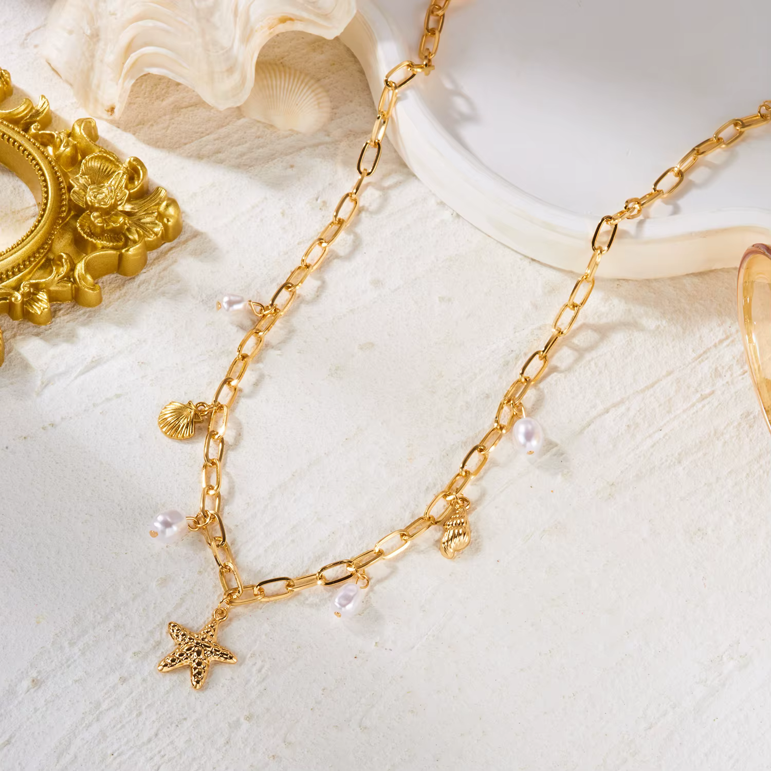 Collier pendentif bohème en métal étoile de mer et conque pour femme