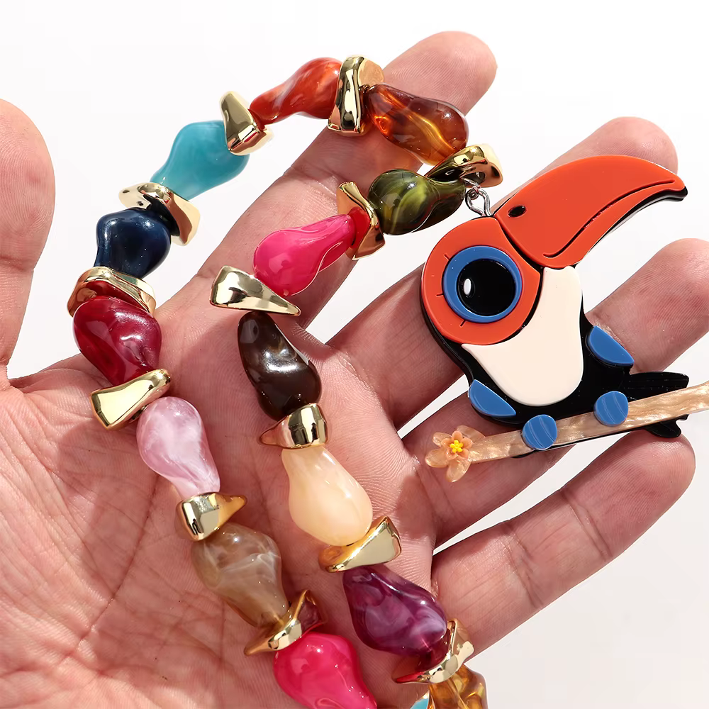 Nouveau Collier Pendentif Tucan Tendance en Acrylique pour Femme