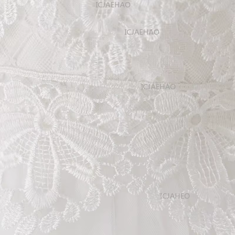 Robe de princesse blanche à manches courtes en dentelle pour le premier anniversaire de bébé fille