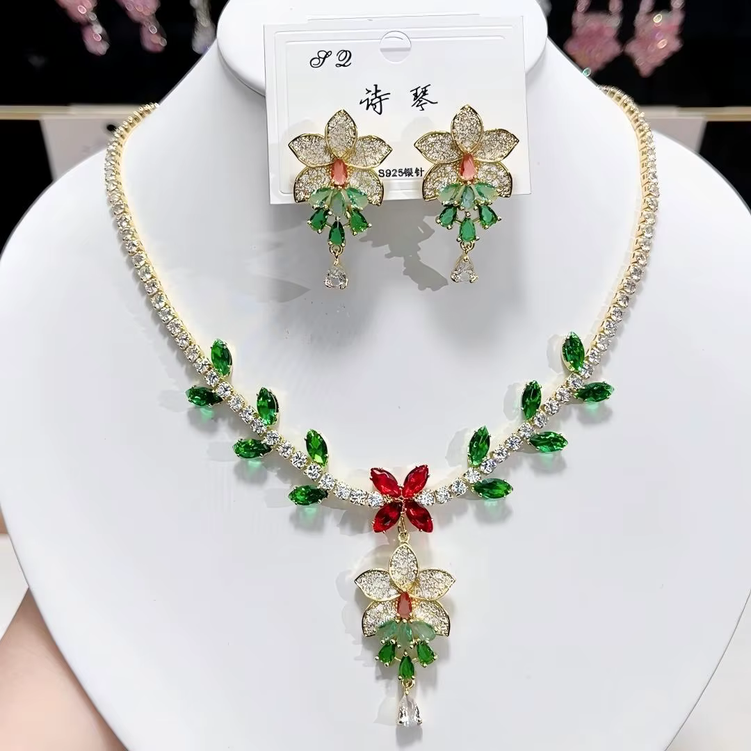 Nouvelle Collection : Collier Cœur Fleur en Zircon avec Boucles d'Oreilles à Pompon Assorties