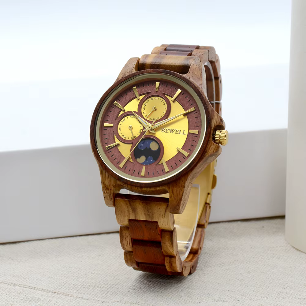 Montre homme luxueuse en bois gravé cadran rond phase de lune lumineuse