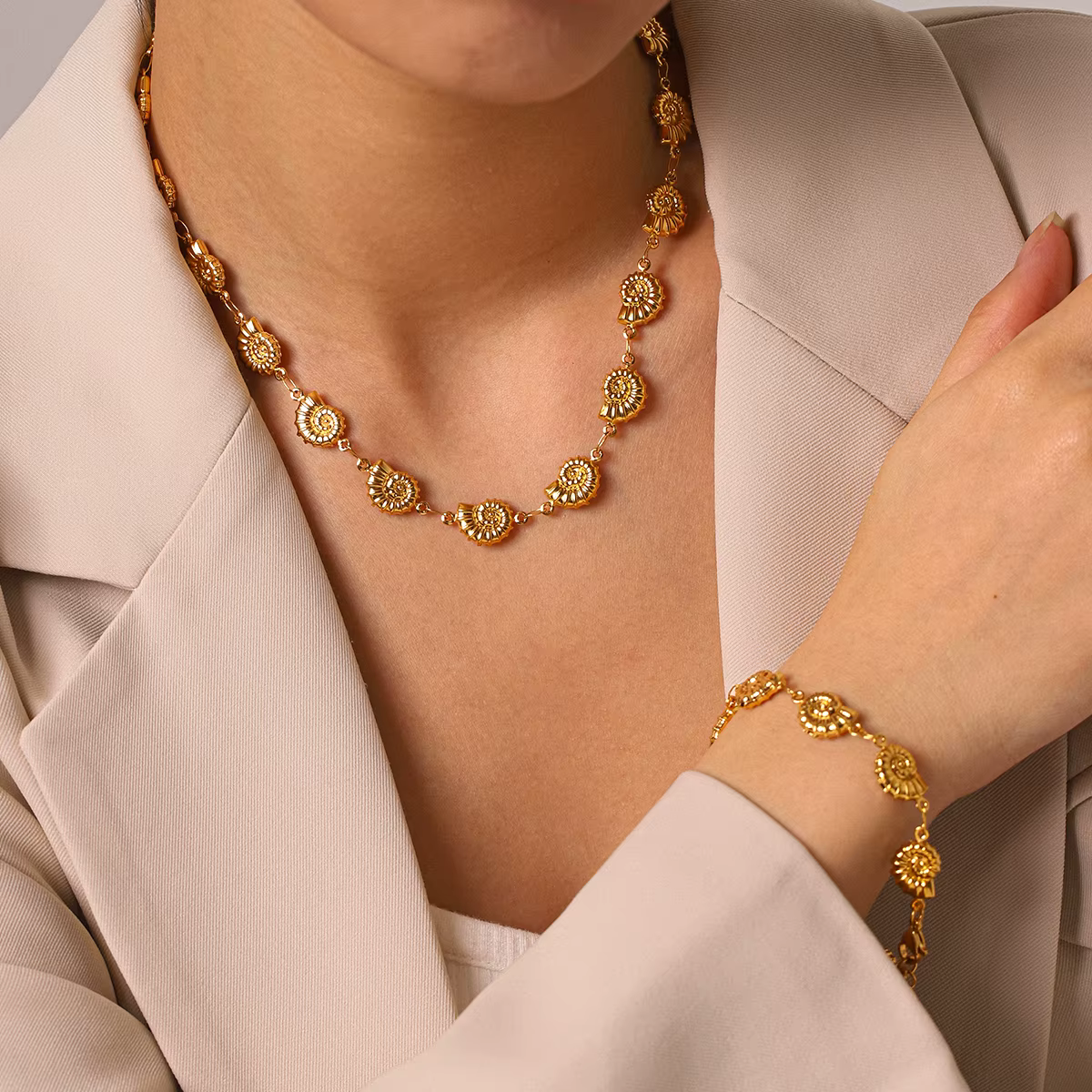 Ensemble de bijoux élégant avec pendentif coquillage