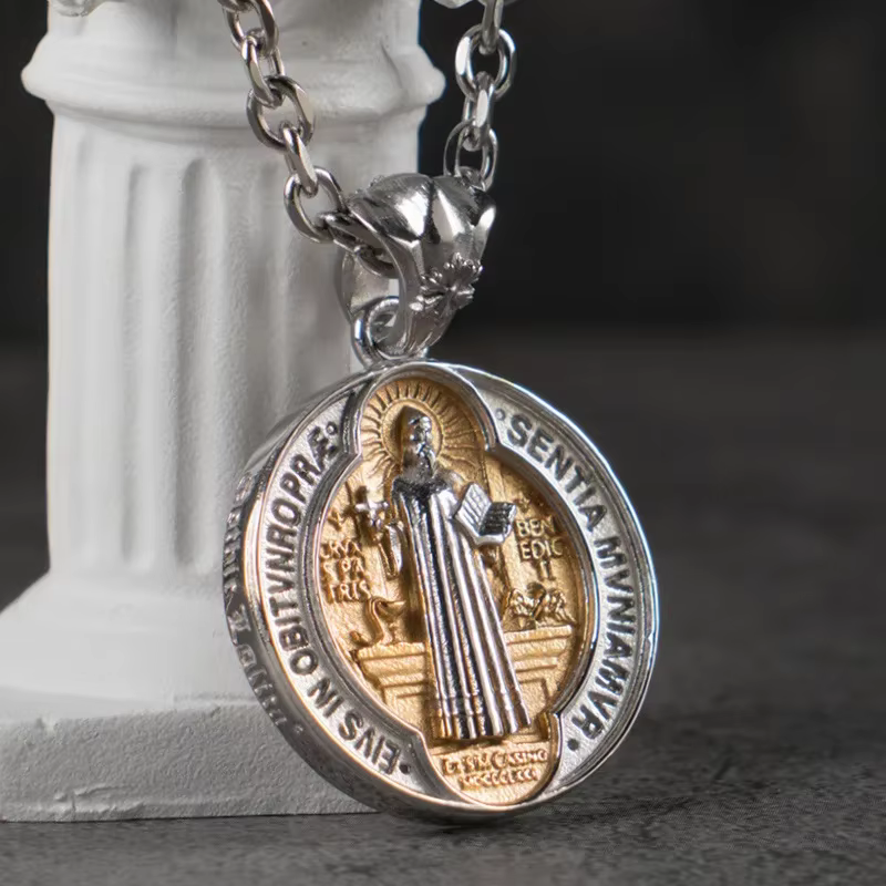 Collier Religieux Vintage en Titane et Acier