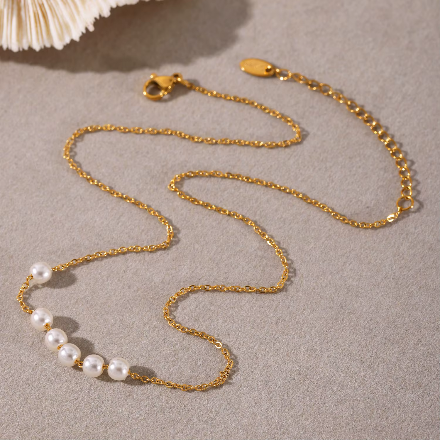 Magnifique collier ras du cou à chaîne au design simple pour femme