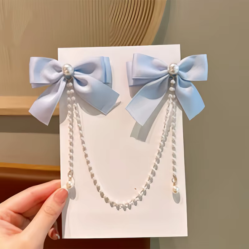 Pince à cheveux avec pompon en perles