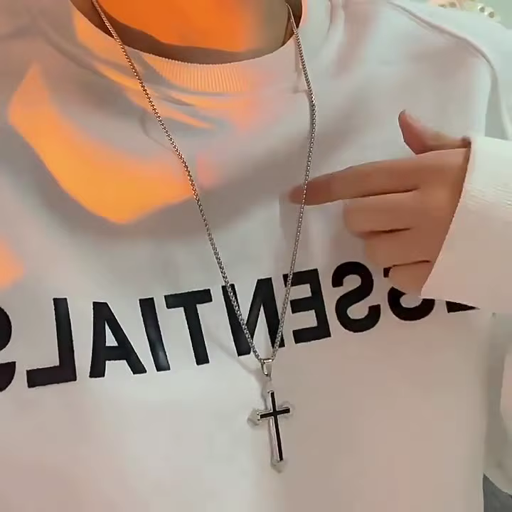 Collier croix en acier titane pour hommes