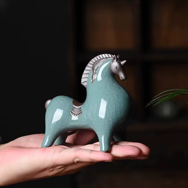 Ornement de cheval en céramique