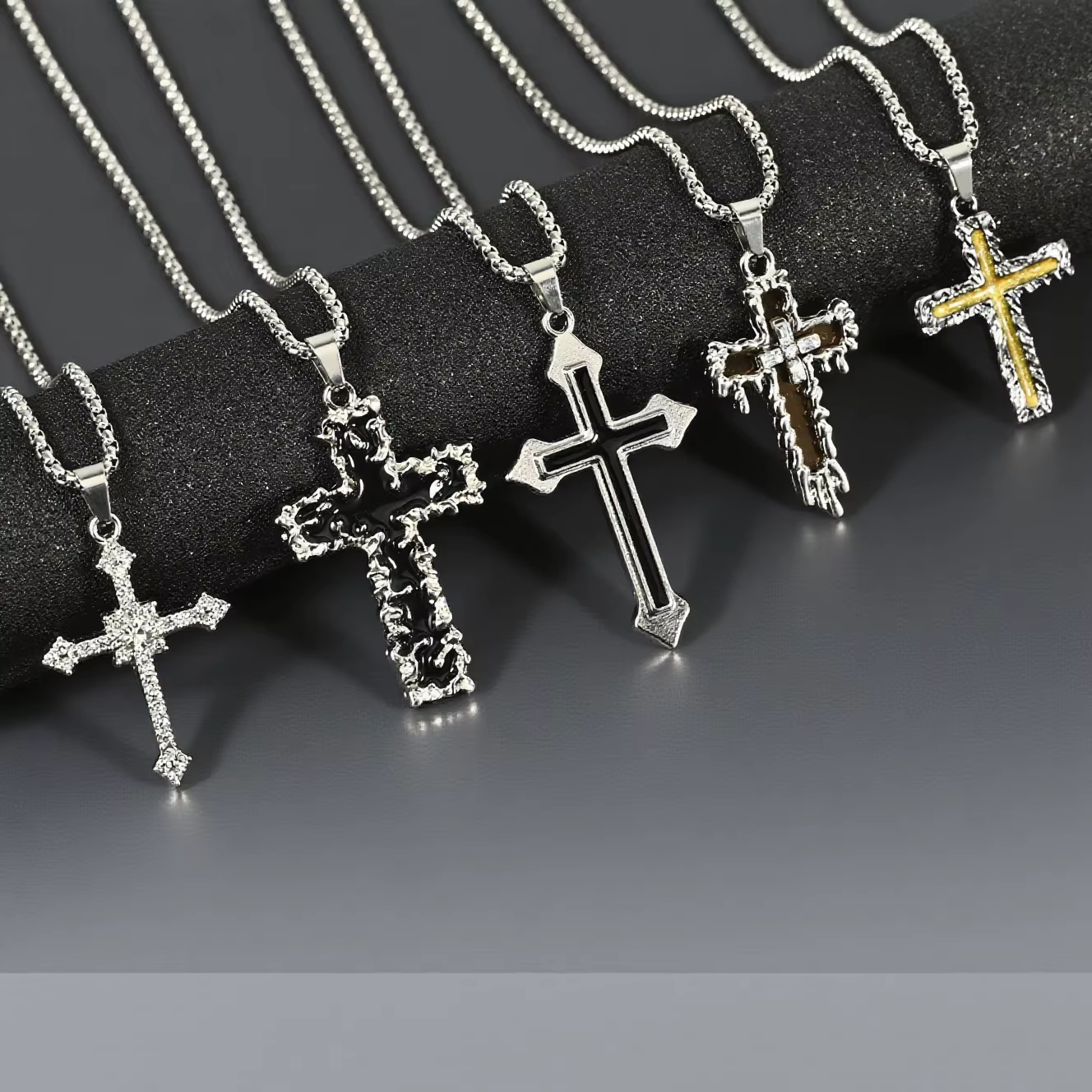 Collier croix en acier titane pour hommes