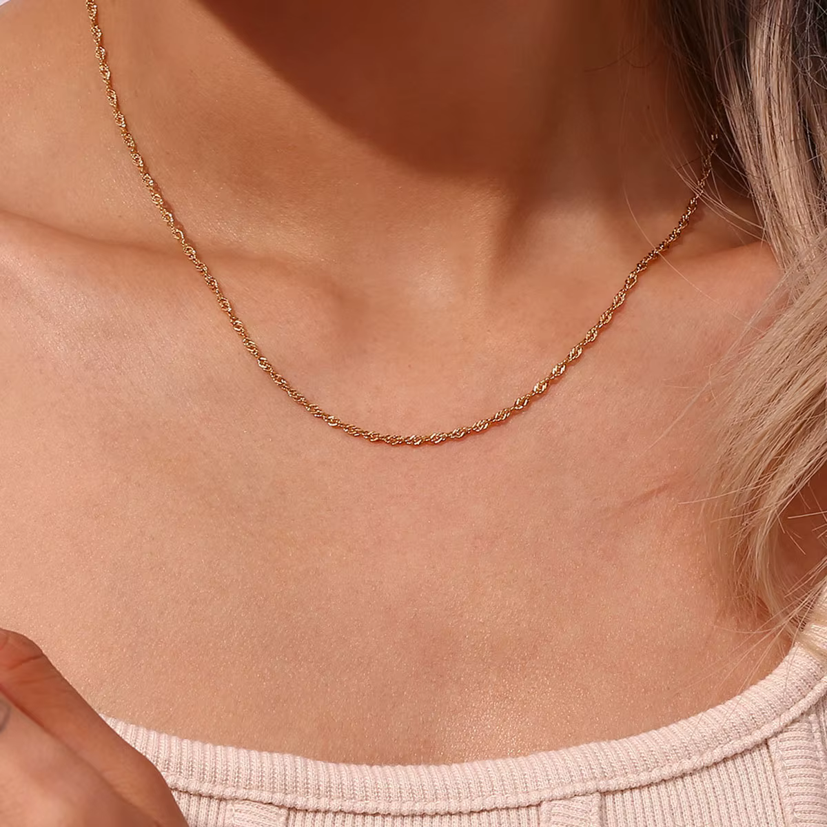 Collier chaîne fine en acier inoxydable plaqué or pour femmes