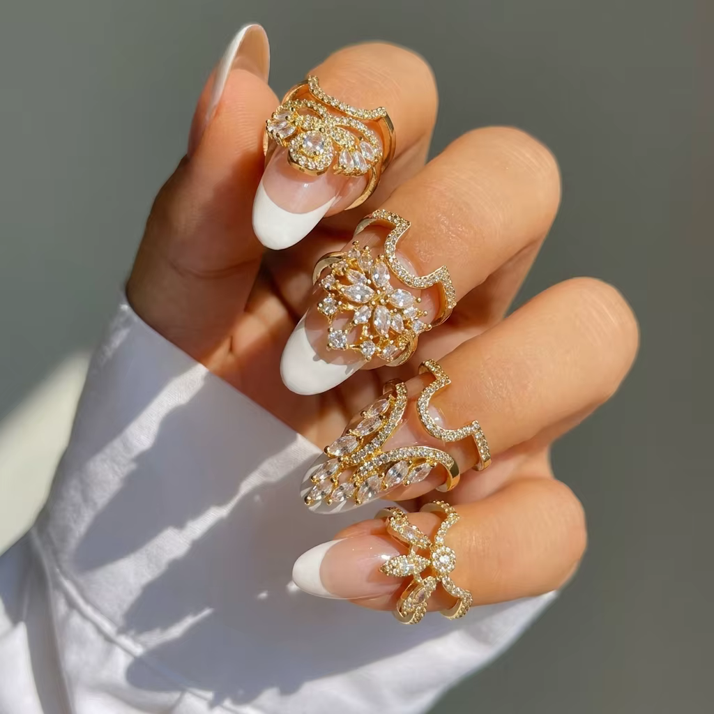 Bague à ongles exquise incrustée de zircon CZ pour femme