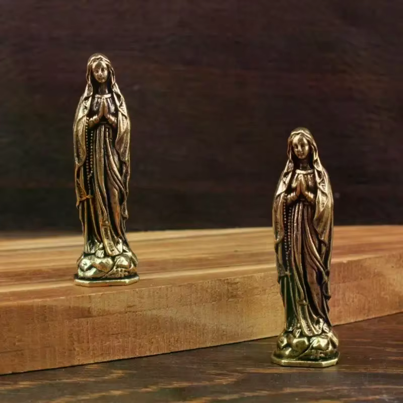 Pendentif Figurine Maria en laiton