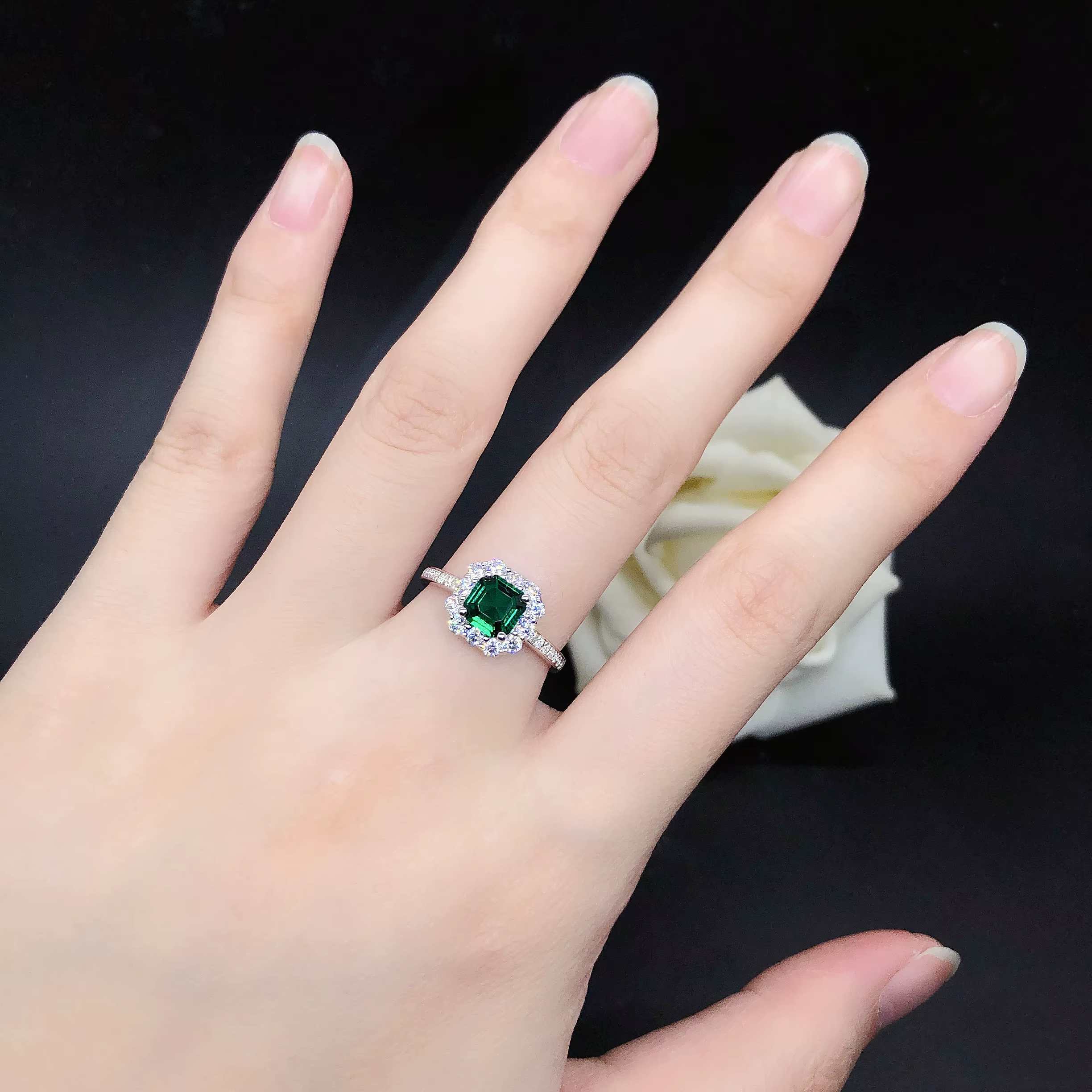 Bague en or blanc 18 carats