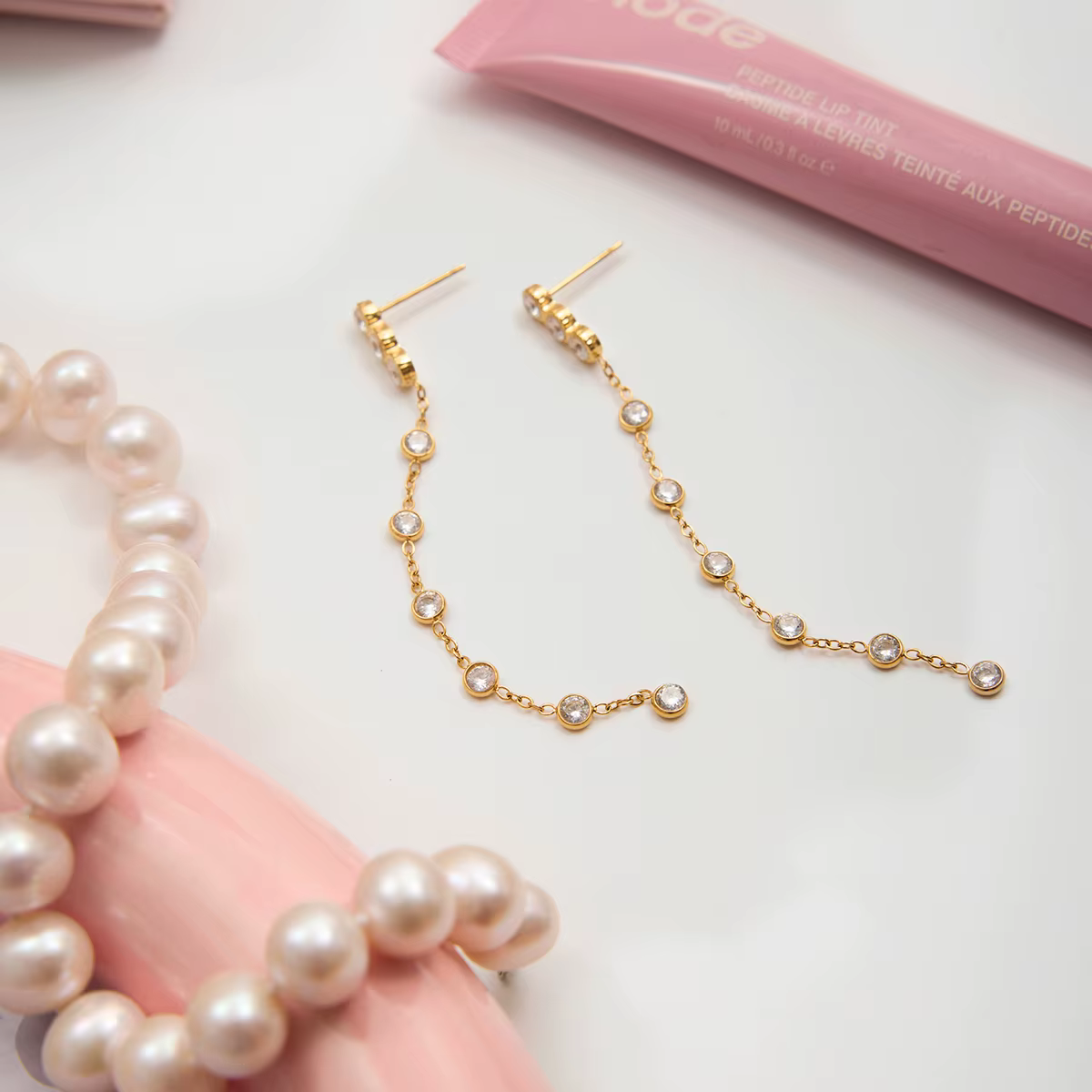 Zora minimaliste classique blanc rond Zircon gland boucles d'oreilles hypoallergénique 18K couleur or plaqué acier inoxydable bijoux pour femmes