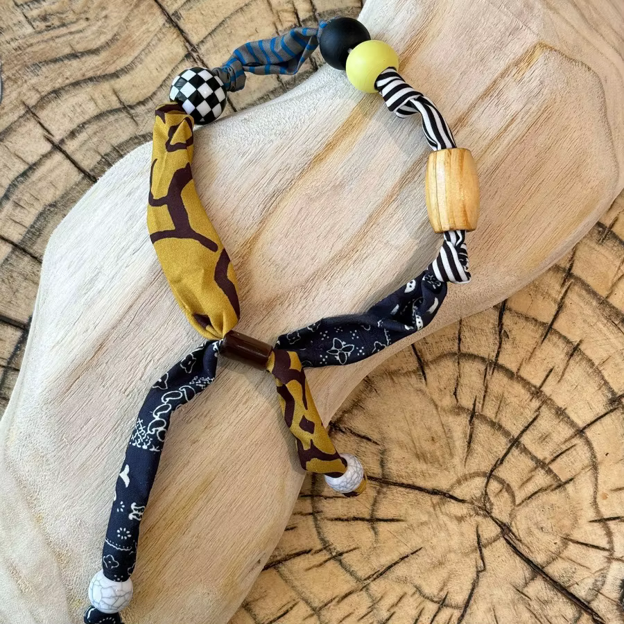 Collier ras du cou en tissu doux