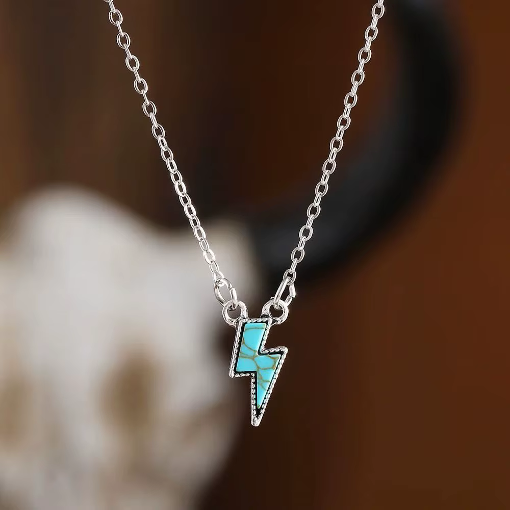 Collier pendentif turquoise incrusté étincelant de style vintage