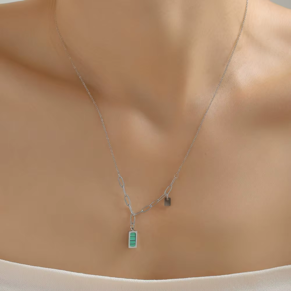 Collier pendentif carré en acier inoxydable pour femmes