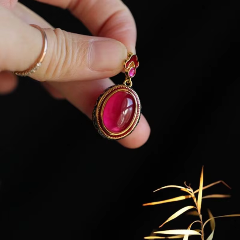 Pendentif nuages de bon augure en émail Vintage
