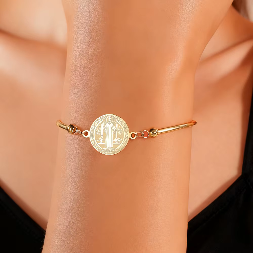 Bracelet à breloques croix d'exorcisme Saint Benoît double face pour femmes et hommes