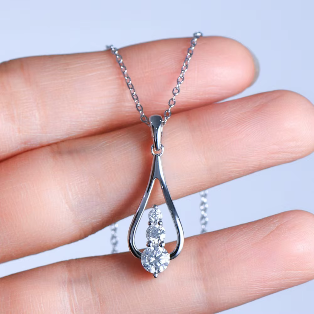 Collier avec pendentif goutte d'eau Moissanite pour femmes