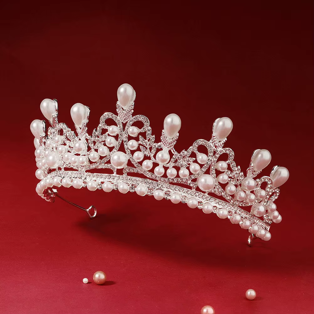 Couronne de perles incrustée de diamants