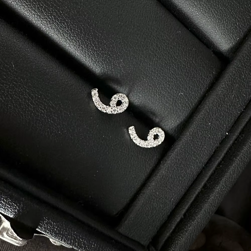 Boucles d'oreilles avec lettres d'amour arabes pour femmes