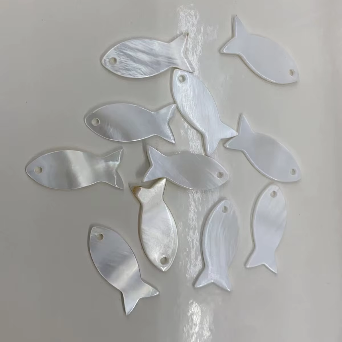 100 pièces en gros de petits pendentifs en nacre pour la fabrication de bijoux