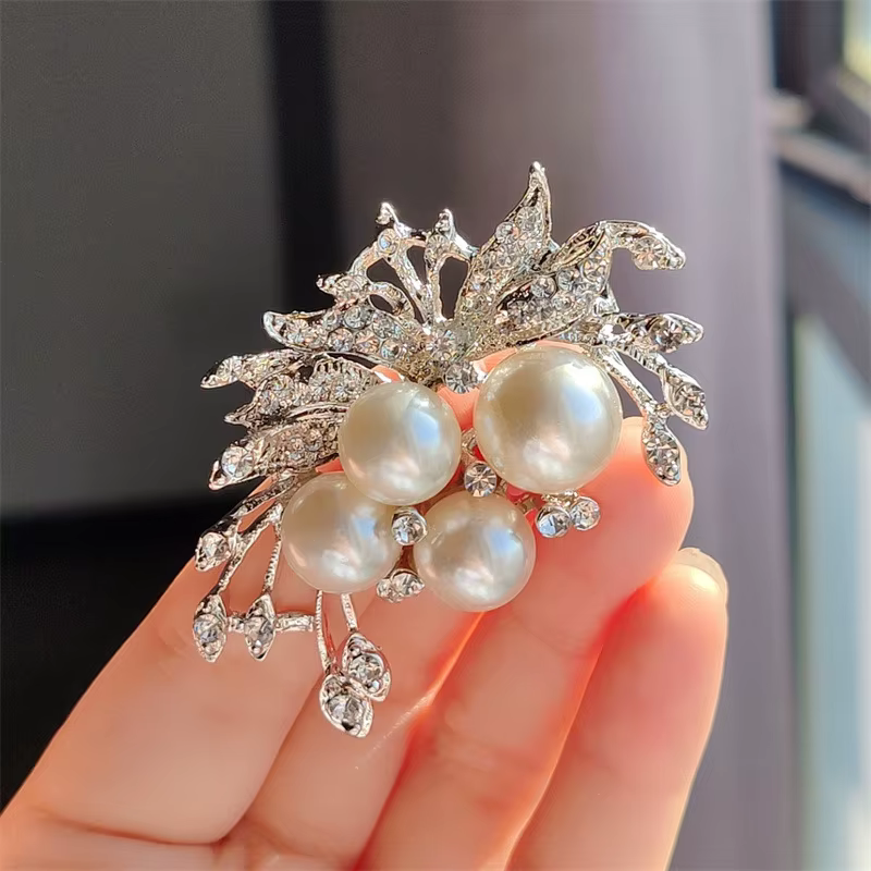 Broches de luxe en perles de cristal pour femmes