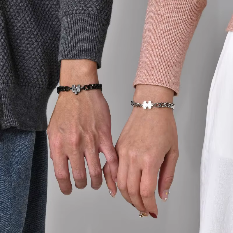 Bracelets assortis en acier inoxydable pour hommes et femmes