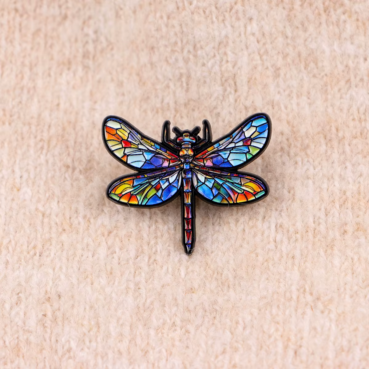 Motif en vitrail ﻿ Broche en émail libellule colorée
