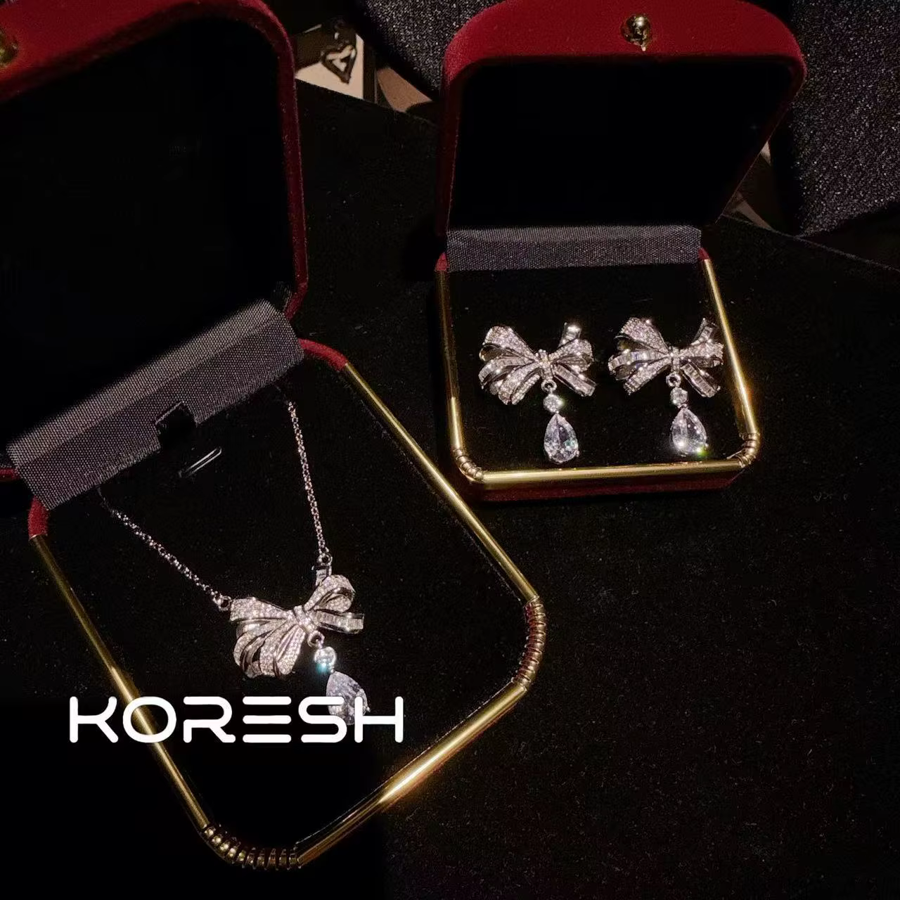 Collier avec nœud plein de diamants pour femmes