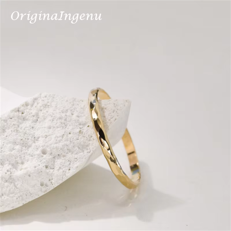 Bague martelée remplie d'or 14 carats