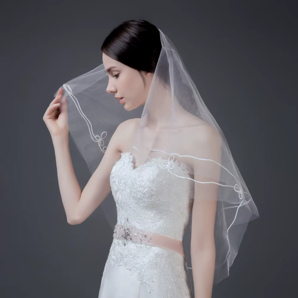 Voile de mariée minimaliste et élégant en dentelle