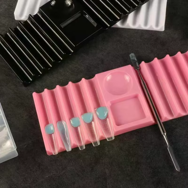 Palette de mélange pour nail art style salon avec support intégré pour stylo et pinceau – Compagnon idéal pour les