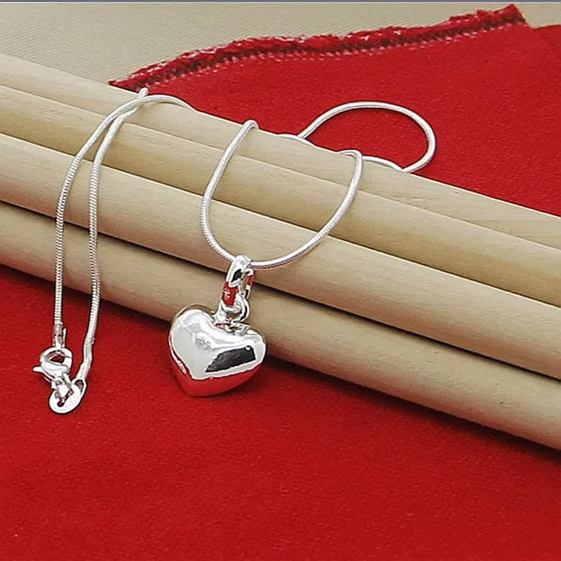 Collier coeur solide en argent regardé 925 pour femme