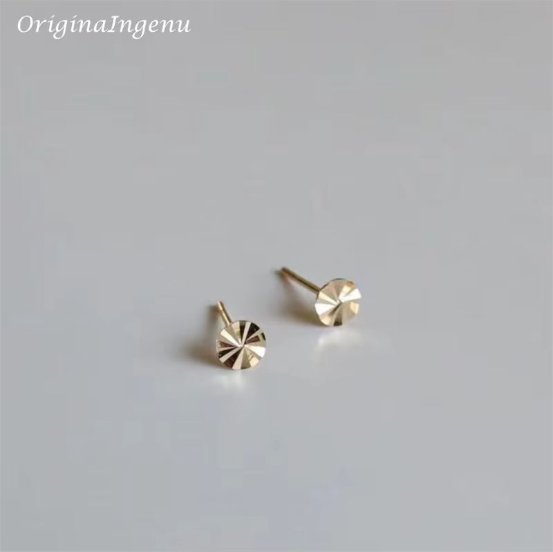 Boucles d'oreilles minuscules étoiles de Rotterdam en or 9 carats massif