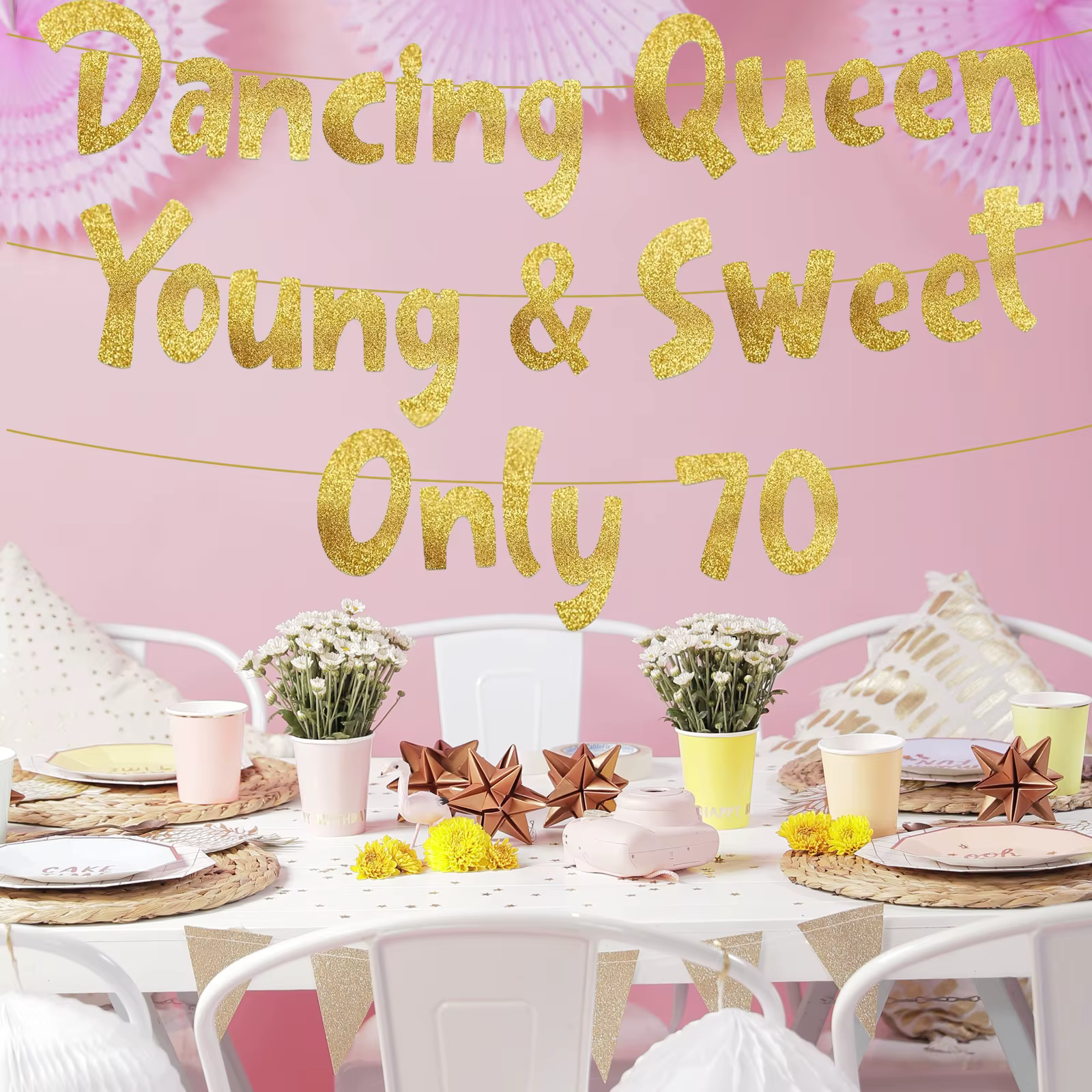 Dancing Queen Young & Sweet Only 70 Bannière à paillettes dorées - Fête de 70e anniversaire
