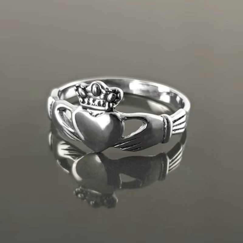 Bague élégante et simple en forme de cœur pour femme