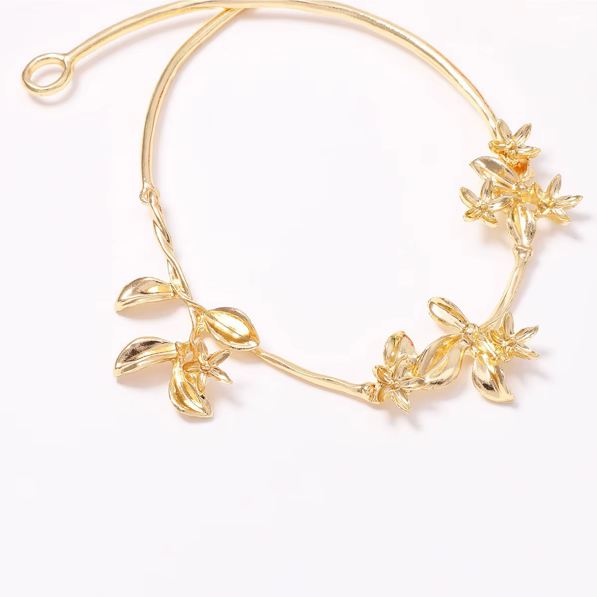 Collier ras du cou en métal doré à motif floral pour femme