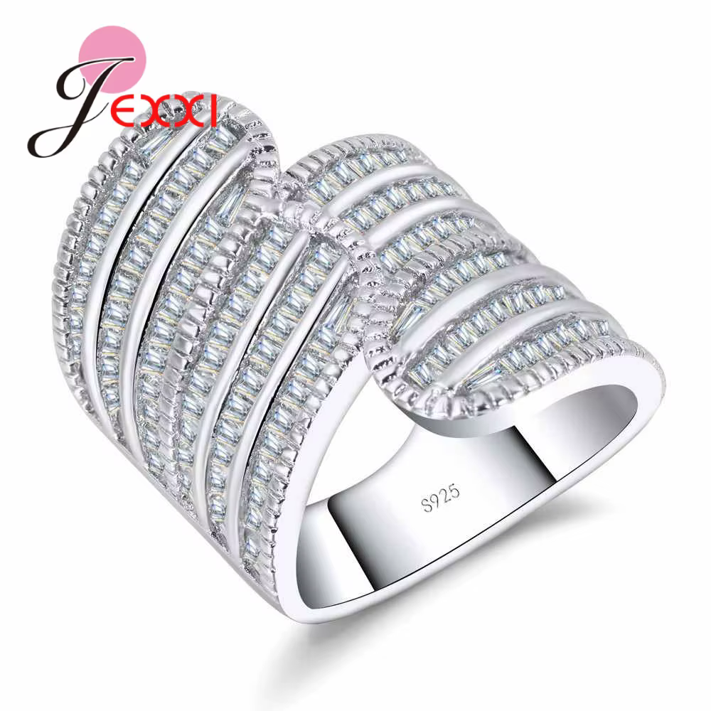 Bague Punk incrustée de strass blancs