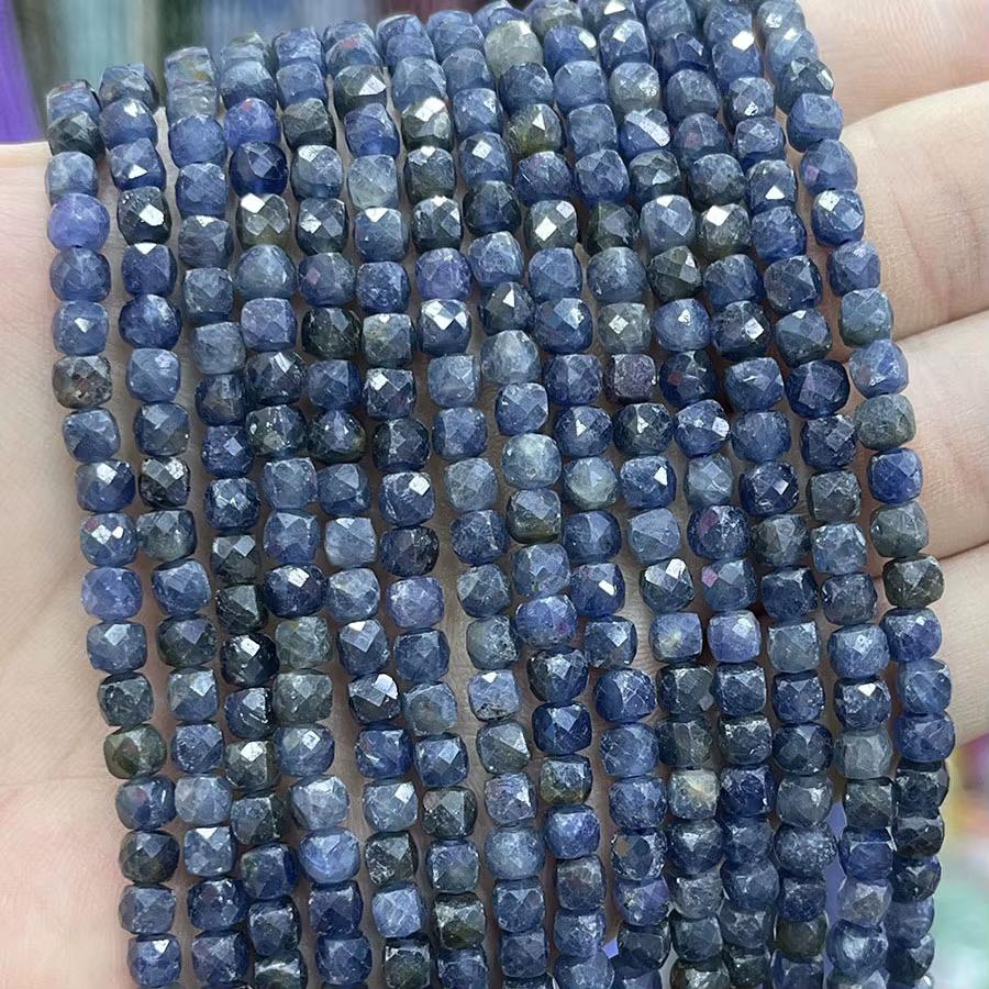 Perles carrées en saphir naturel du Sri Lanka