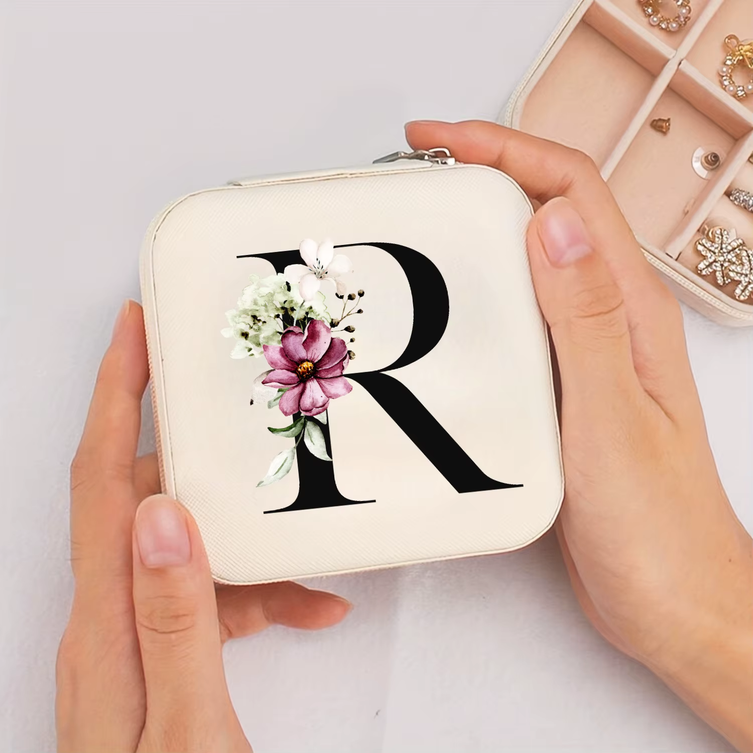 Boîte de rangement de voyage beige avec impression alphabet A-Z